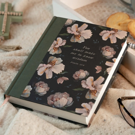 Daily Wisdom For Women SKJV Devotional Bible