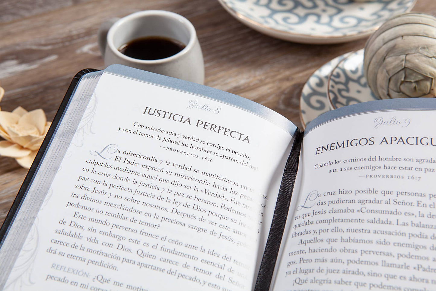 En Esto Pensad (Spanish Devotional)