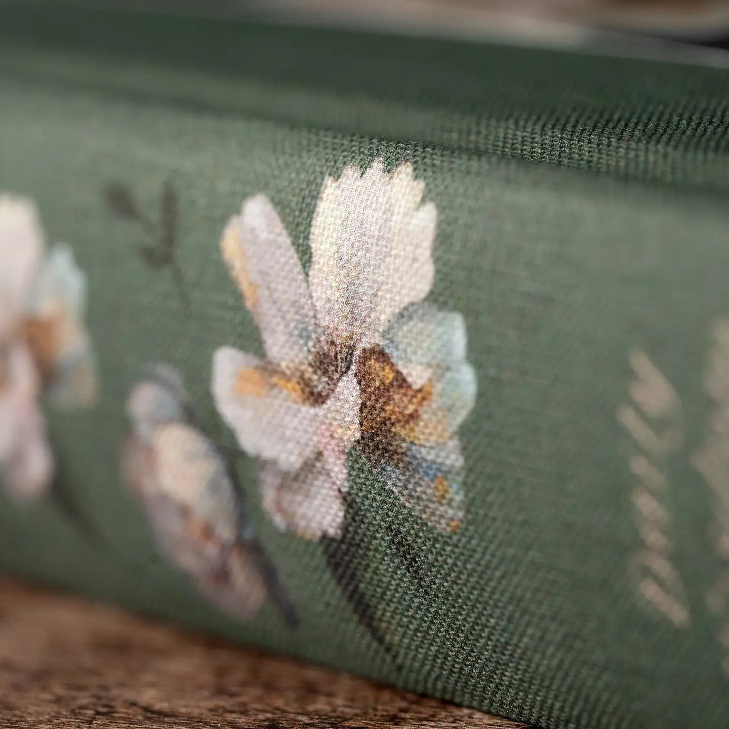 Daily Wisdom For Women SKJV Devotional Bible